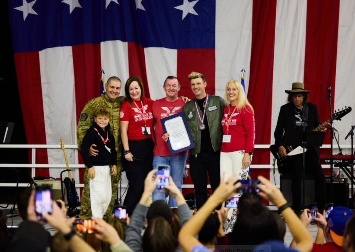 celeb snaps photos 12152025 14 1160x824